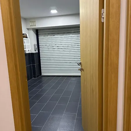 Dry Apartment *
